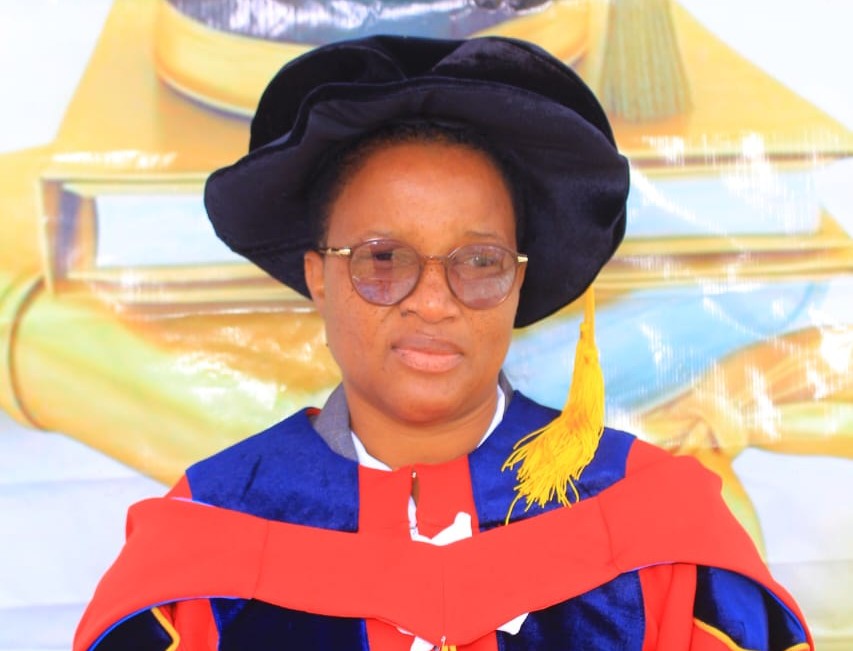 Dr E. Muzvondiwa